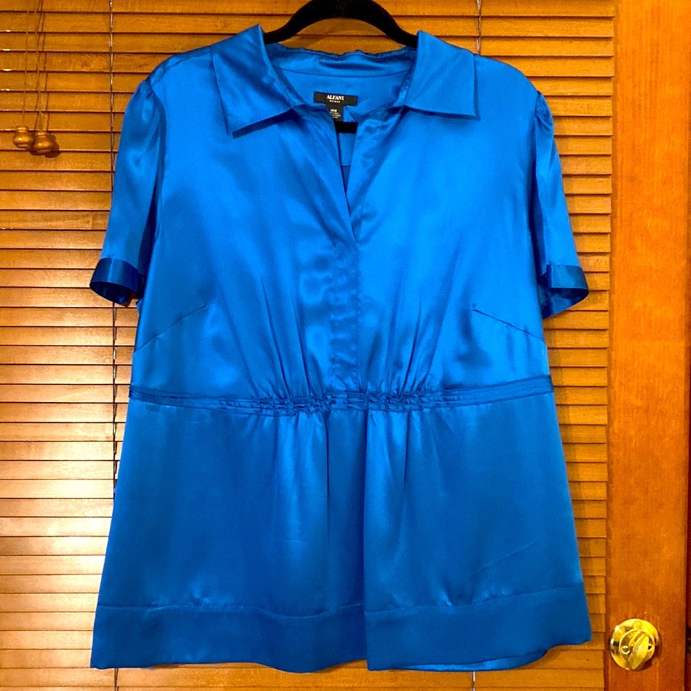 Alfani 100% silk top. Women’s size 14W. Color is royal blue.